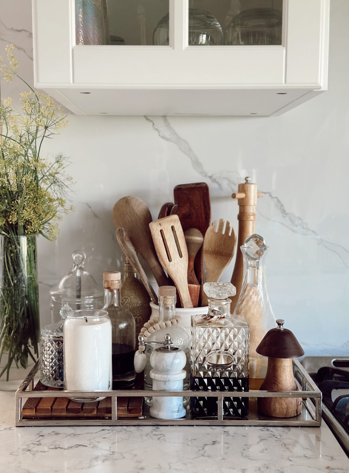 stone backsplash that looks like marble but it actually PVC